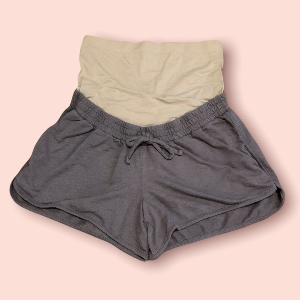 Comfy maternity shorts with tummy band